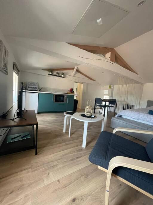 Studio Neuf Lumineux Climatise Blaye Εξωτερικό φωτογραφία