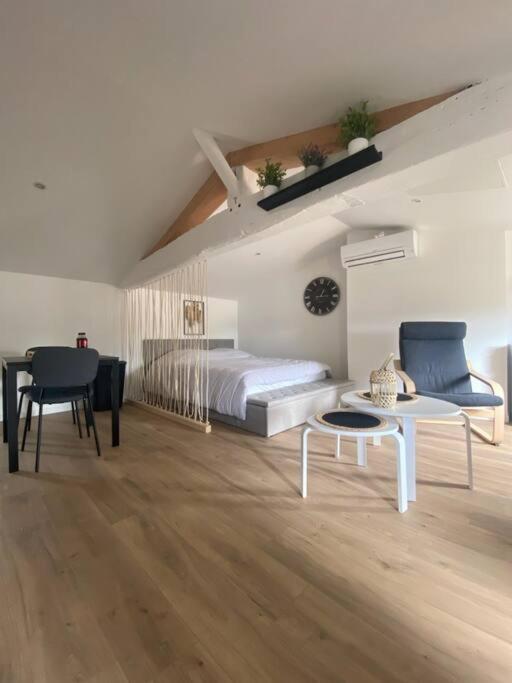 Studio Neuf Lumineux Climatise Blaye Εξωτερικό φωτογραφία